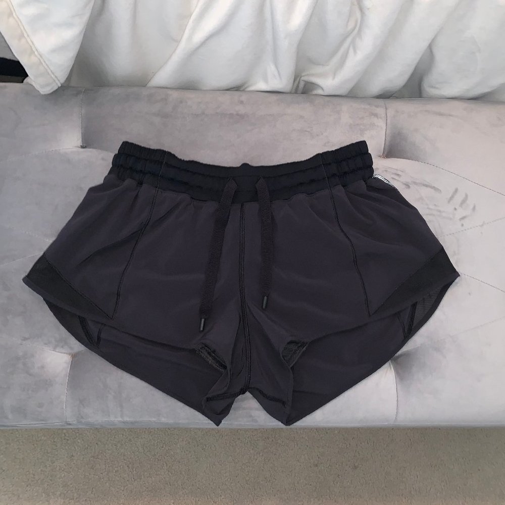 Lululemon Elastic Waist Band Shorts 2.5"